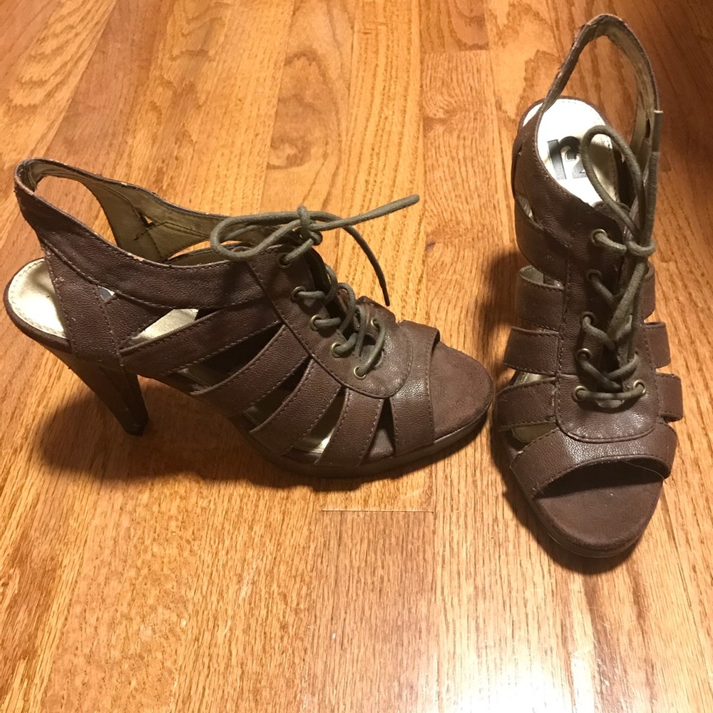 R2 high heels sandals